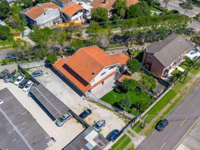 Excelente imovel para construcao de sobrado, otima localizacao, contendo uma residencia nao averbada