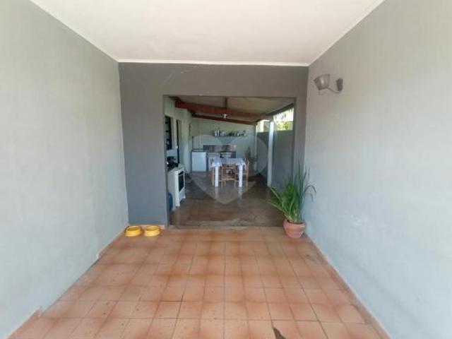 EXCELENTE IMÓVEL RESIDENCIAL EM BAIRRO TRADICIONAL