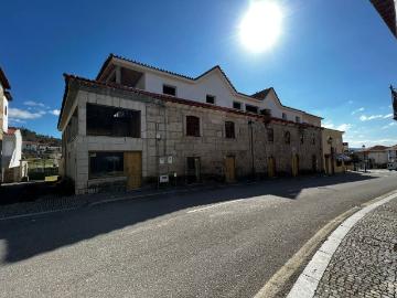 Excelente Investimento em Mirandela Prédio com 917m2