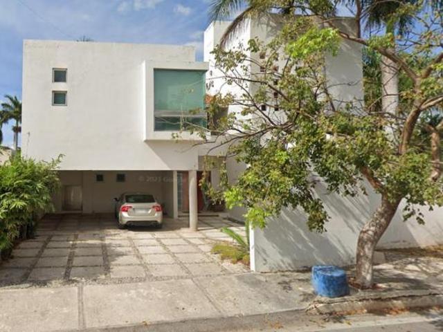 CASA EN VENTA EN MONTEBELLO ¡EXCELENTE OPORTUNIDAD DE INVERSIÒN RECUPERACIÒN HIPOTECARIA!