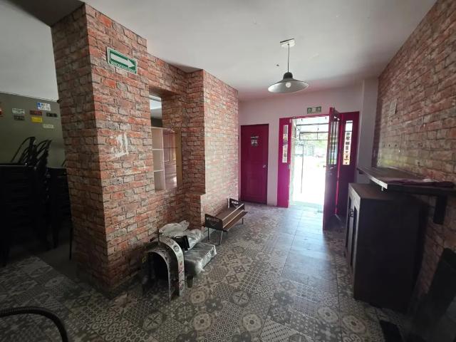 Excelente Oportunidad Comercial: Casa en Renta con Uso de Suelo para Restaurante en Paseo de las Pal