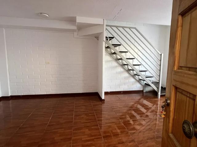 Excelente Oportunidad! Casa Con Grandes Espacios
