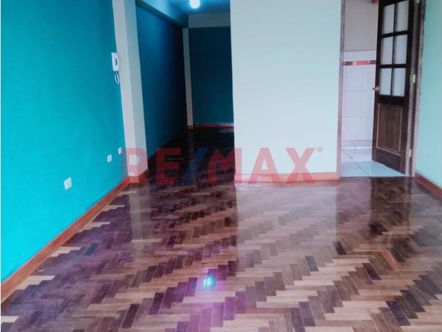 ¡Excelente Oportunidad De Alquiler De Oficina En Urb. Kennedy A, Wanchaq Cusco!
