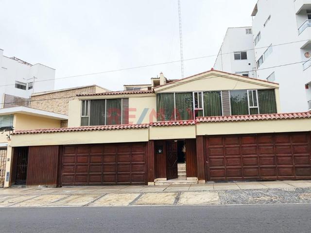 Excelente Oportunidad De Inversión Casa Como Terreno En La Aurora, Miraflores