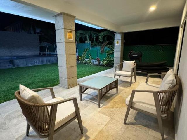 Excelente Oportunidad de Inversión: Casa con Gran Capacidad en Lomas de Cocoy