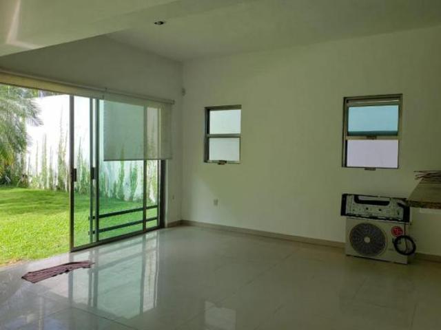 Excelente oportunidad de inversión. Departamento 3 recámaras Sm 11 jardín y alberca