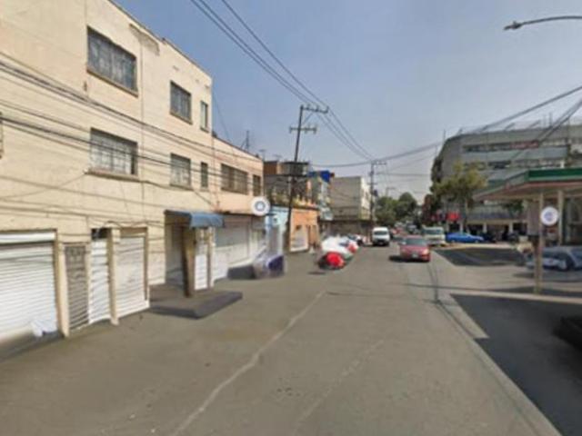 ¡EXCELENTE OPORTUNIDAD DE NEGOCIO! Edificio con tres locales comerciales y nueve departamentos