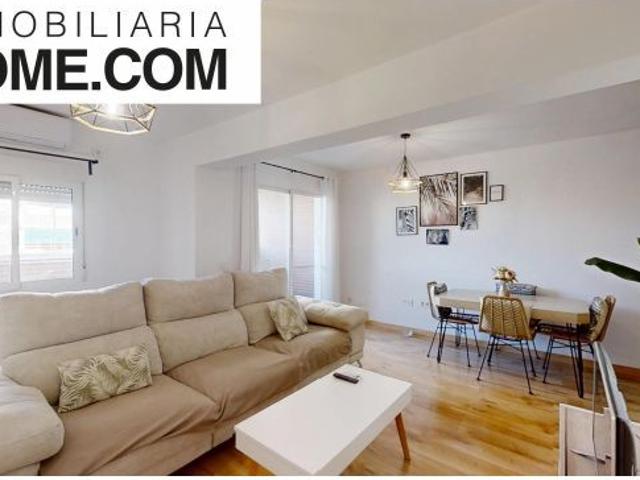 ¡EXCELENTE OPORTUNIDAD EN MÁLAGA! Piso totalmente reformado con terraza acristalada