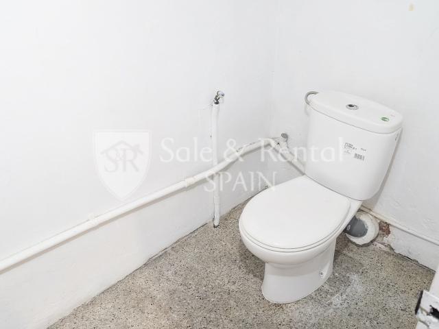Excelente oportunidad para establecer su negocio en una zona. 100m² Girona