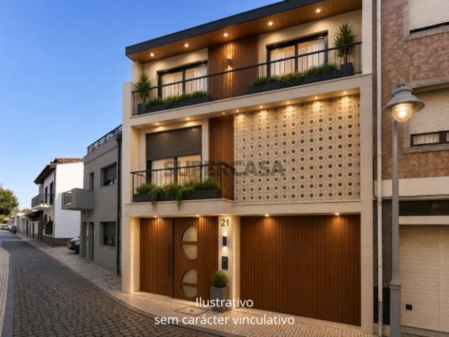 Excelente Oportunidade na Póvoa de Varzim: Moradia V3 para Restauro