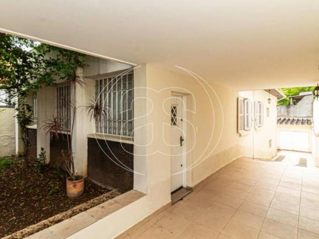 Excelente oportunidade no coração do Campo Belo! Casa com 300 m² de terreno e 230 m² de área útil!