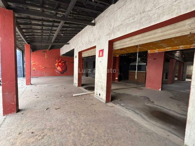 Excelente oportunidade comercial no coração da Rua Pium í