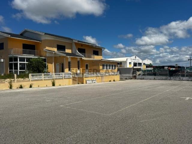 Excelente Oportunidade de Investimento com Grande Potencial de Retorno 2 apartamentos + Restaurante