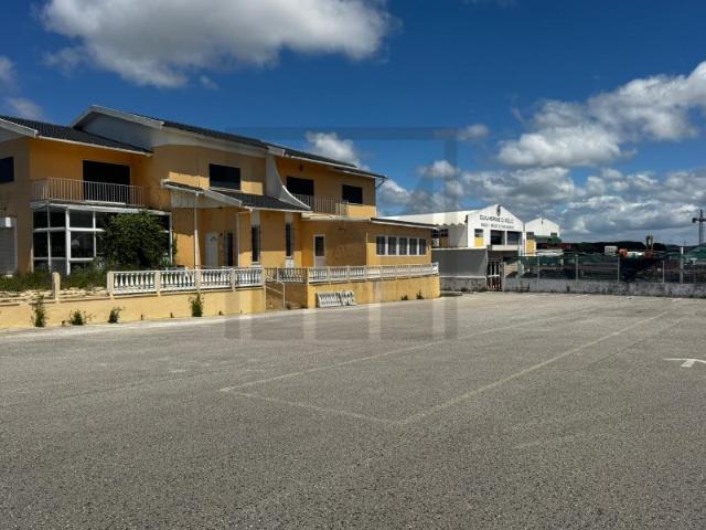 Excelente Oportunidade de Investimento com Grande Potencial de Retorno 2 apartamentos + Restaurante