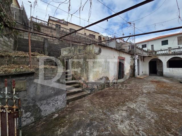 Excelente Oportunidade de Investimento Moradia para Recupe. 110m² Santo António Funchal