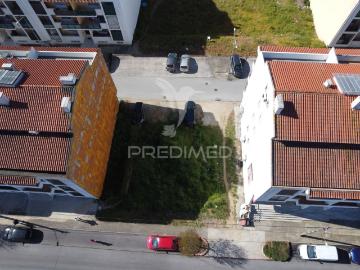 Excelente oportunidade de investimento no centro de Montalvo Com Projecto!