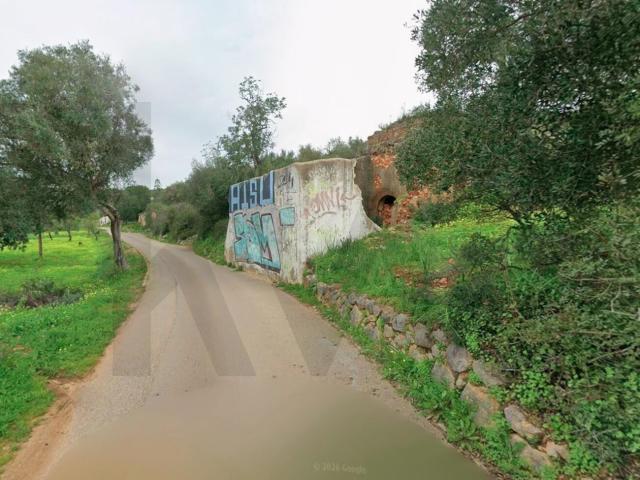 Excelente oportunidade de investimento no coração do Algarve, perto do Sitio das Fontes de Estômbar!