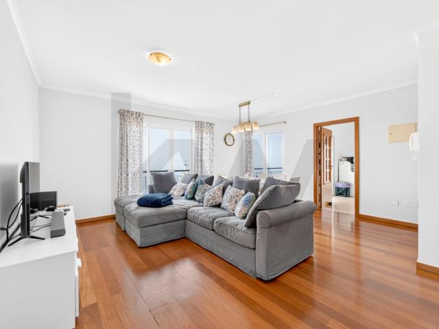 Excelente Oportunidade de Investimento no Garajau: Apartamento T2 com Licença AL