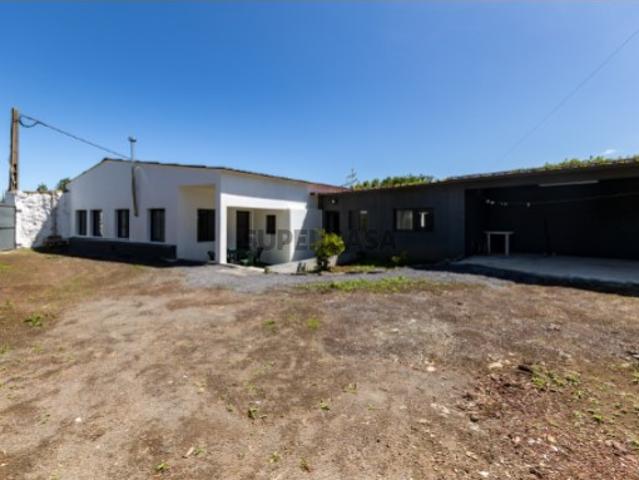 Excelente Oportunidade de Investimento nos Fenais da Luz | Moradia T2 + T1 + T0 | Terreno de 2.560 m