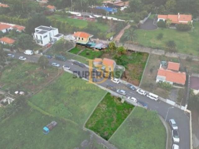 Excelente oportunidade de investimento ou construção de habitação própria