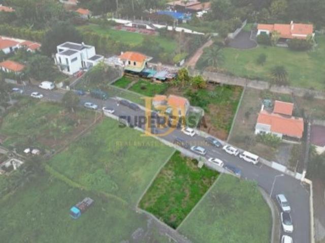Excelente oportunidade de investimento ou construção de habitação própria