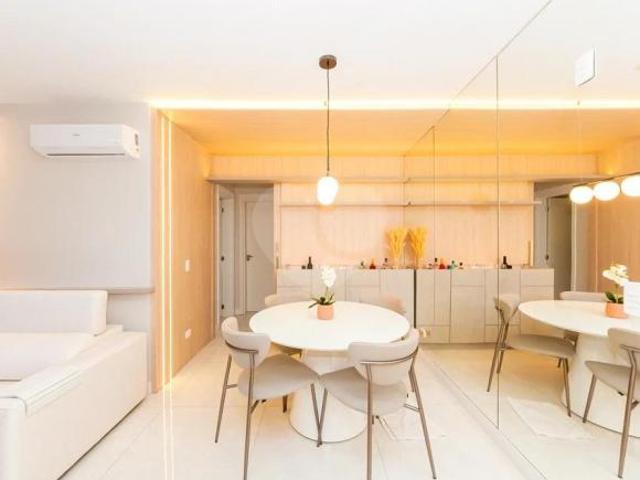 Excelente Oportunidade em Santa Felicidade! Apto de 60m², 2 quartos, 2 vagas de garagem, mobiliado