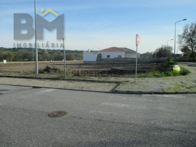 Excelente Oportunidade: Terreno de 584.50 m² em Escalos de Cima