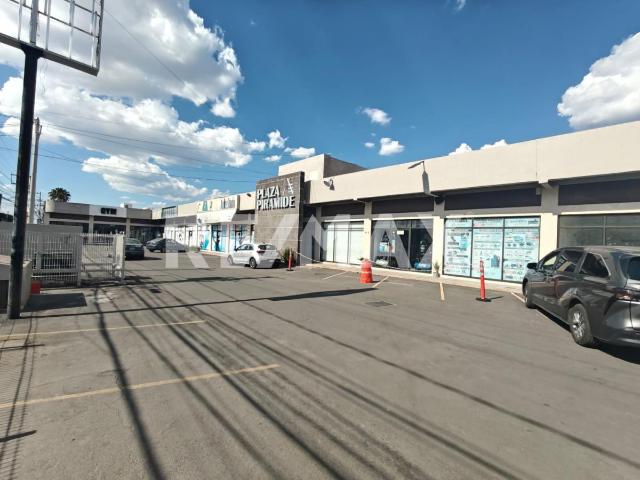 Excelente Local Comercial amplio en PLAZA PIRAMIDE, El Pueblito