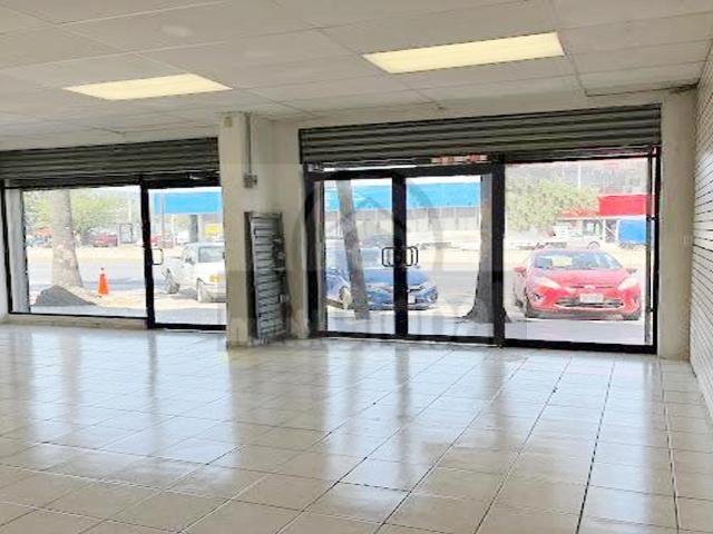 EXCELENTE LOCAL CON EXHIBICI?N A 2 CUADRAS DE AV. VENUSTIANO CENTRO SOBRE AV. ALTO TRAFICO MTY NL