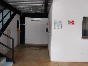 Excelente local dentro de plaza comercial del angel