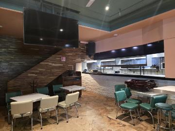 Excelente local en gran esquina Sta Fe, junto al Marriot AC