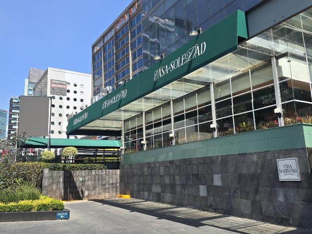 Excelente local en gran esquina Sta Fe, junto al Marriot AC