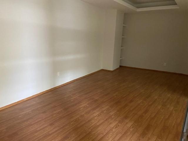 EXCELENTE LOCAL EN ZONA COMERCIAL DE TECAMACHALCO