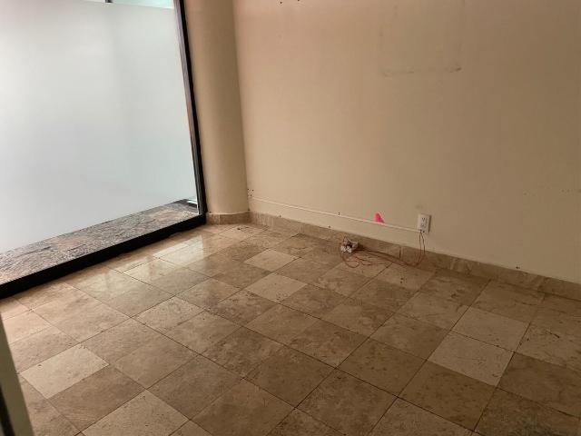EXCELENTE LOCAL EN ZONA COMERCIAL DE TECAMACHALCO