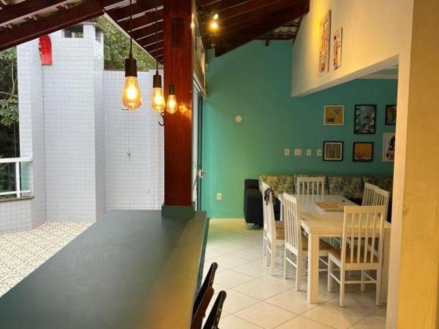 Excelente localização área nobre da praia ! Cobertura com 3 dorms, sendo 2 suítes, 02 vagas e área