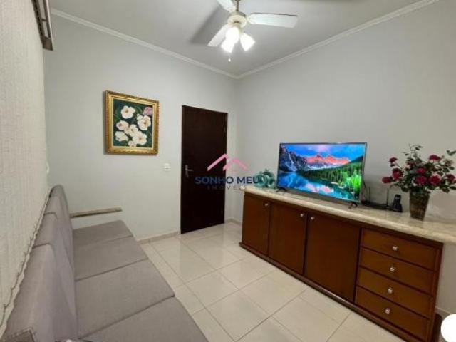 Excelente localizacao, casa toda de laje, sala, copa, cozinha planejada, 3 dormitorios, 2 banheiro s