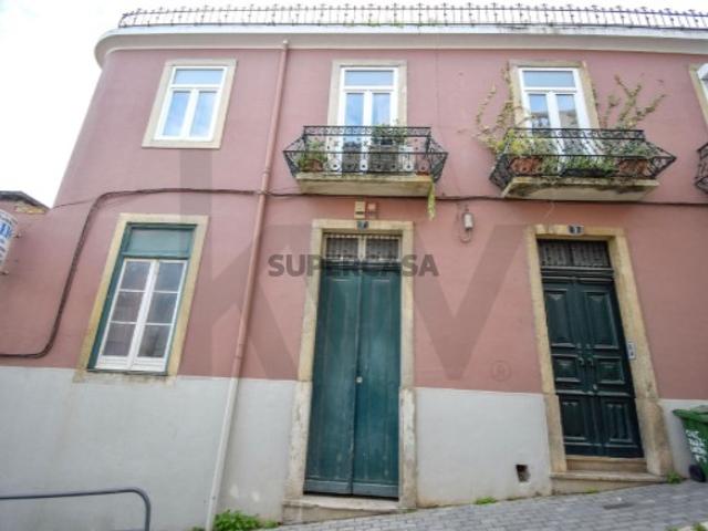 Excelente Loft no Beato Único, para obras, com elevado potencial