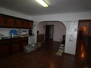 Excelente moradia T3 de tres pisos com garagem e arrumos na cave em Beja