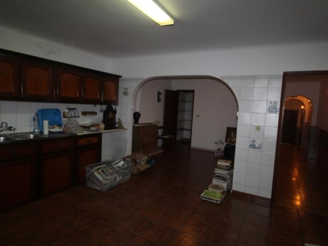 Excelente moradia T3 de tres pisos com garagem e arrumos na cave em Beja