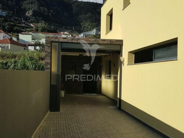 Excelente moradia t2 + 1 cidade de machico