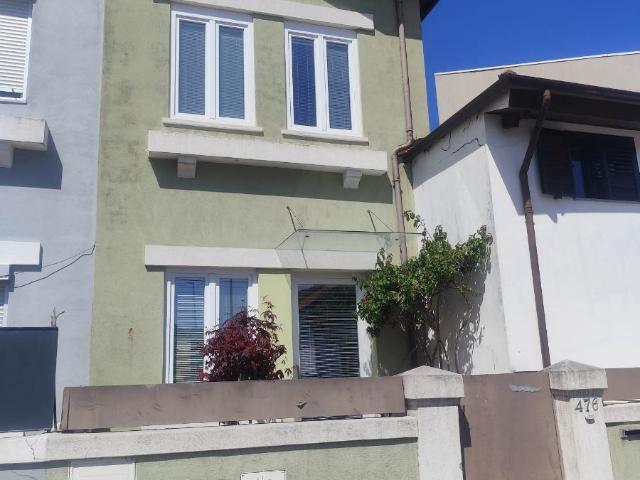 Excelente Moradia T2 no Campo Alegre com sala Open Space, cozinha equipada e jacuzzi
