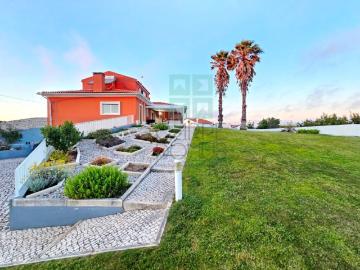 Excelente moradia T4 + 1 com piscina e jardins na Serra Del Rei, Peniche