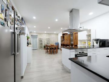 Excelente moradia T4 com garagem perto da praia no Magoito