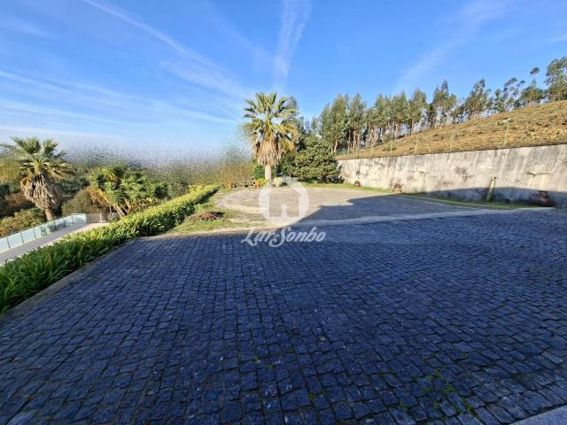 Excelente Moradia T4 com piscina em Santo Tirso