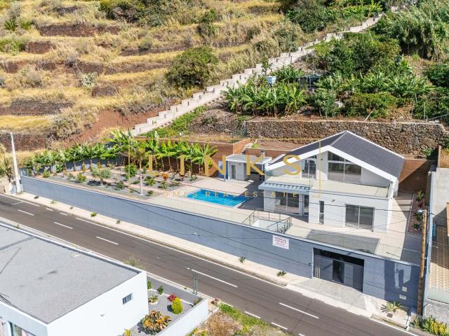 Excelente Moradia T4 em construção c/Piscina e Vista Mar Paul do Mar