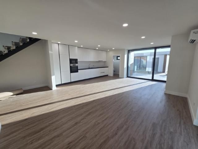 Excelente moradia T4 nova em Aveiro
