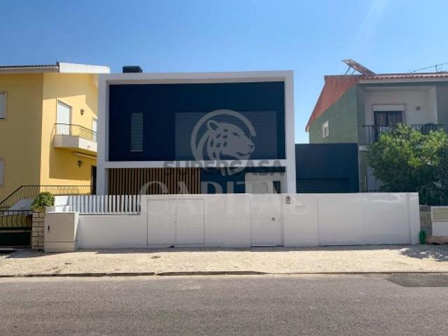 Excelente Moradia T5 com piscina, na Mealhada, Loures