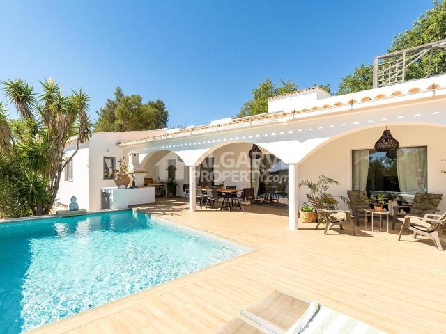 Excelente moradia T5 renovada, com piscina em Vale Judeu 418m² Loulé São Sebastião