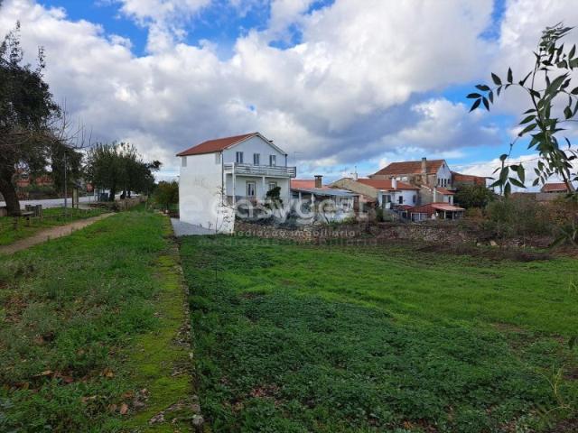 Excelente Moradia T6, com 1 800 m2 de terreno, em Carviçais