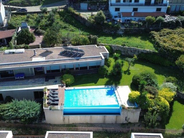 Excelente moradia T6, com piscina e jardim! 400m² Lanhelas